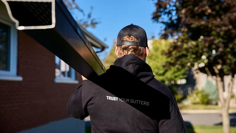 Équipe Levis Eavestrough sur un chantier en Ontario de l'Est